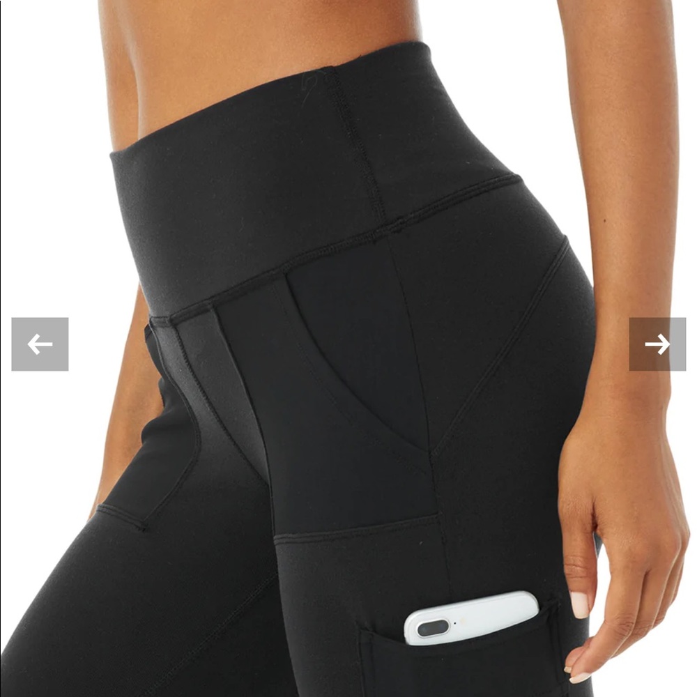 ALO YOGA HIGH WAIST CARGO LEGGING (BLACK SIZE MEDIUM)